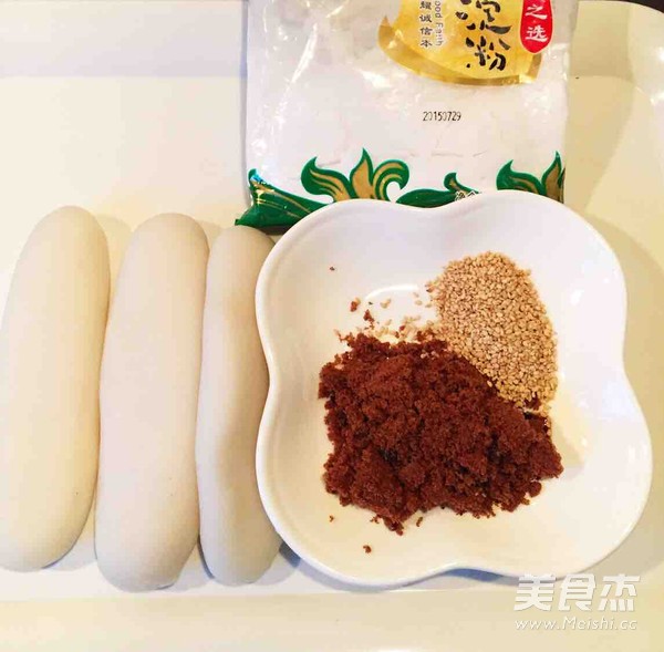 红糖<a href=/shicai/guopin/ZhiMa/index.html target=_blank><u>芝麻</u></a><a href=/shicai/mimian/NianGao/index.html target=_blank><u>年糕</u></a>的做法