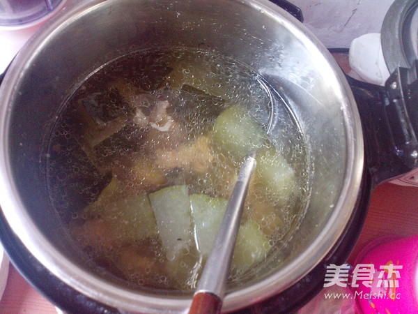 <a href=/shicai/shucai/DongGua/index.html target=_blank><u>冬瓜</u></a>煲<a href=/shicai/rouqin/PaiGu/index.html target=_blank><u>排骨</u></a>的做法