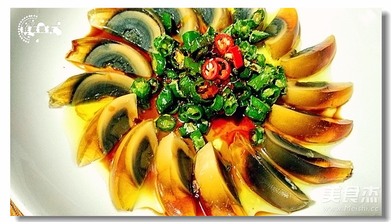 尖椒<a href=/shicai/rouqin/PiDan/index.html target=_blank><u>皮蛋</u></a>的做法