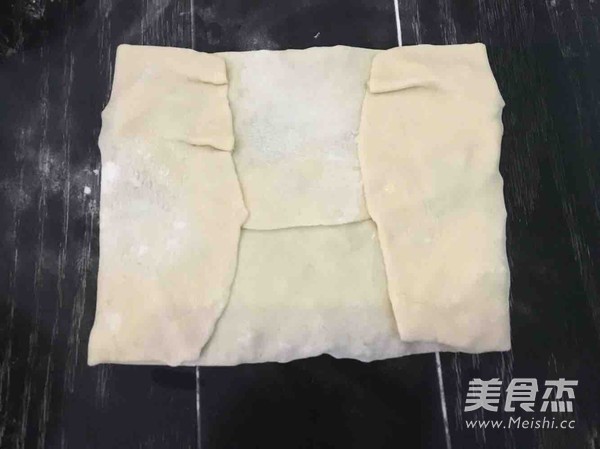 阿拉伯特色小吃 <a href=/shicai/shucai/JiuCai/index.html target=_blank><u>韭菜</u></a><a href=/shicai/rouqin/JiDan/index.html target=_blank><u>鸡蛋</u></a><a href=/shicai/rouqin/YangRou/index.html target=_blank><u>羊肉</u></a>宝的做法