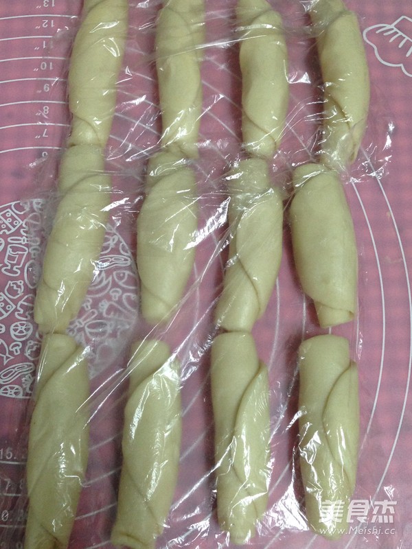 自制<a href=/shicai/mimian/LvDou/index.html target=_blank><u>绿豆</u></a>饼的做法