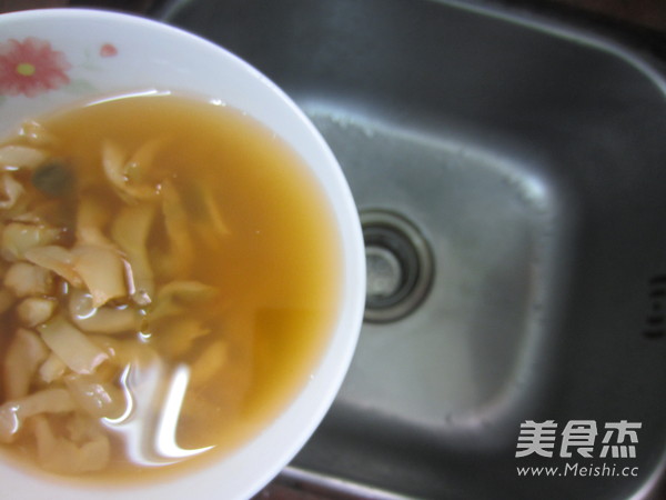 <a href=/shicai/shucai/ZhaCai/index.html target=_blank><u>榨菜</u></a>炒蛋的做法