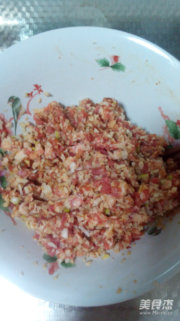 <a href=/shicai/shucai/LianOu/index.html target=_blank><u>莲<a href=/shicai/shucai/Ou/index.html target=_blank><u>藕</u></a></u></a><a href=/shicai/rouqin/ZhuRou/index.html target=_blank><u>猪肉</u></a>饺子的做法