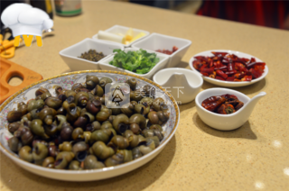 辣炒<a href=/shicai/shuichanpin/TianLuo/index.html target=_blank><u>田螺</u></a>