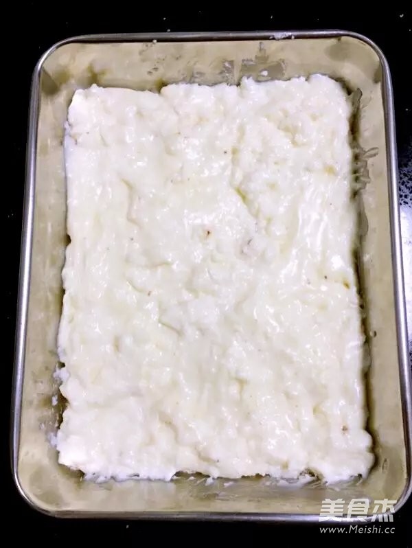 <a href=/shicai/mimian/NiuNai/index.html target=_blank><u>牛奶</u></a>椰蓉小方糕的做法