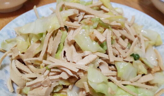怎么做<a href=/shicai/shucai/BaiCai/index.html target=_blank><u>白菜</u></a><a href=/shicai/mimian/DouFu/index.html target=_blank><u>豆腐</u></a>丝？