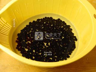 <a href=/shicai/mimian/HeiDou/index.html target=_blank><u>黑豆</u></a><a href=/shicai/shucai/LianOu/index.html target=_blank><u>莲<a href=/shicai/shucai/Ou/index.html target=_blank><u>藕</u></a></u></a><a href=/shicai/rouqin/PaiGu/index.html target=_blank><u>排骨</u></a>汤