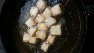 <a href=/shicai/shuichanpin/YuYuTou/index.html target=_blank><u>鱼头</u></a>烧<a href=/shicai/mimian/DouFu/index.html target=_blank><u>豆腐</u></a>