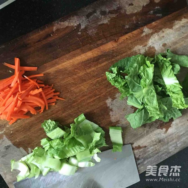 <a href=/shicai/shucai/XiHongShi/index.html target=_blank><u>西红柿</u></a><a href=/shicai/rouqin/JiDan/index.html target=_blank><u>鸡蛋</u></a>焖面的做法