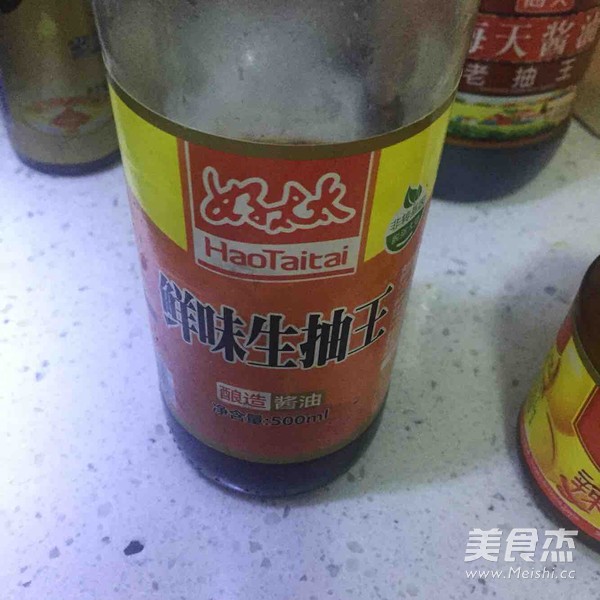 <a href=/shicai/rouqin/XiangChang/index.html target=_blank><u>香肠</u></a>杂蔬焖饭的做法