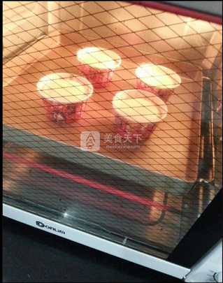 杯子<a href=/shicai/mimian/NaiYou/index.html target=_blank><u>奶油</u></a>蛋糕