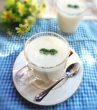 <a href=/shicai/guopin/XiangGua/index.html target=_blank><u>香瓜</u></a>奶昔