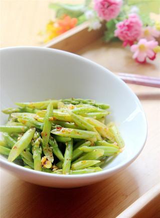 凉拌<a href=/shicai/shucai/LuSun/index.html target=_blank><u>芦笋</u></a>