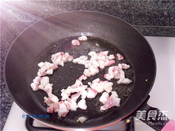 酸<a href=/shicai/shucai/DouJiao/index.html target=_blank><u>豆角</u></a>炒肉的做法