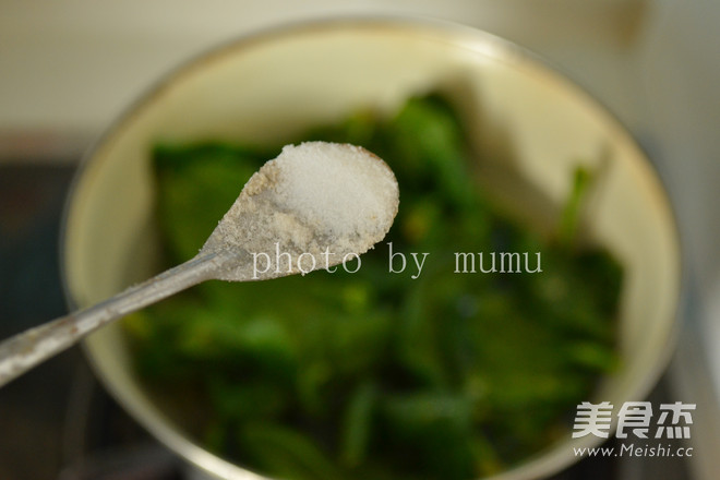 #六月鲜#紫气东来喜团圆---金钩<a href=/shicai/shuichanpin/ZiCai/index.html target=_blank><u>紫菜</u></a>卷的做法