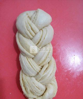 椰蓉手撕<a href=/shicai/mimian/MianBao/index.html target=_blank><u>面包</u></a>