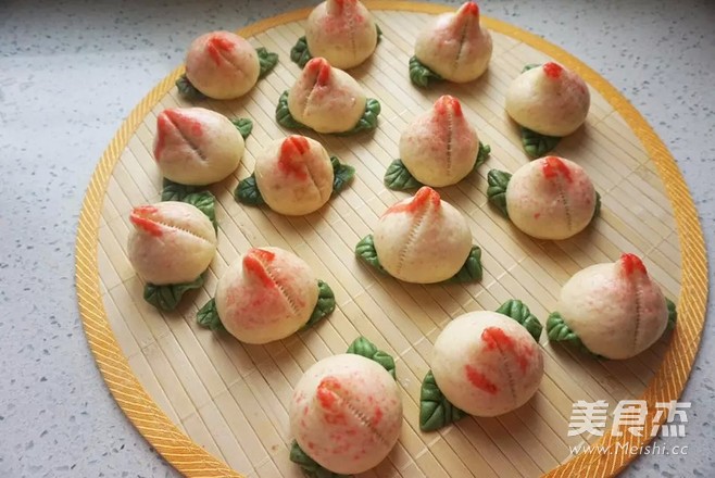 萌哒哒~寿<a href=/shicai/guopin/Tao/index.html target=_blank><u>桃</u></a>馒头的做法