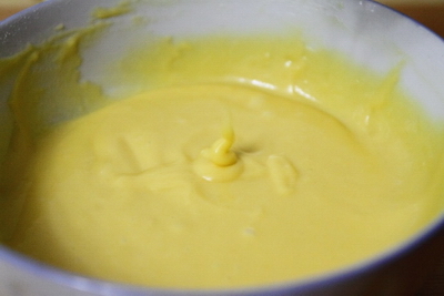 <a href=/shicai/mimian/SuanNai/index.html target=_blank><u>酸奶</u></a><a href=zt/qifengdg target=_blank><u>戚风蛋糕</u></a>步骤3