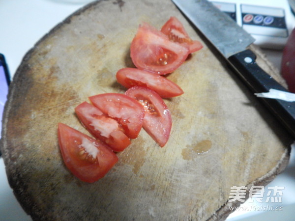 <a href=/shicai/shucai/XiHongShi/index.html target=_blank><u>西红柿</u></a><a href=/shicai/rouqin/PaiGu/index.html target=_blank><u>排骨</u></a>汤面的做法