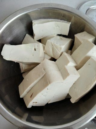 鲫<a href=/shicai/shuichanpin/YuDoufu/index.html target=_blank><u>鱼<a href=/shicai/mimian/DouFu/index.html target=_blank><u>豆腐</u></a></u></a>汤