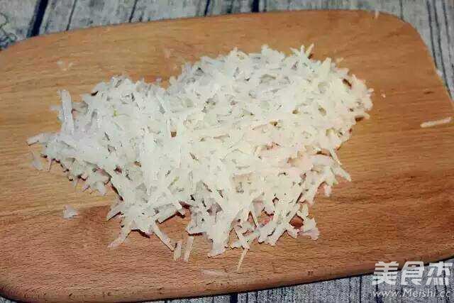 春季提高抵抗力,一定给孩子多吃<a href=/shicai/shucai/LianOu/index.html target=_blank><u>莲<a href=/shicai/shucai/Ou/index.html target=_blank><u>藕</u></a></u></a>!味道超赞的<a href=/shicai/shucai/Ou/index.html target=_blank><u>藕</u></a>香肉饼!的做法