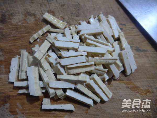 <a href=/shicai/shucai/WoSun/index.html target=_blank><u>莴笋</u></a>叶炒<a href=/shicai/mimian/DouFu/index.html target=_blank><u>豆腐</u></a>干的做法