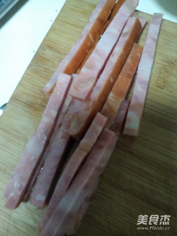 <a href=/shicai/mimian/HeiMi/index.html target=_blank><u>黑米</u></a>寿司的做法