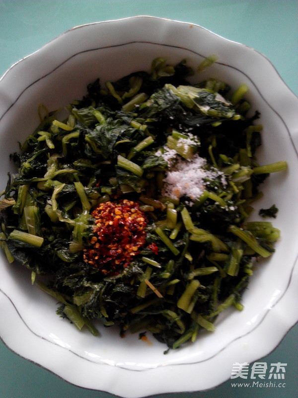 拌<a href=/shicai/shucai/XueLiHong/index.html target=_blank><u>雪里蕻</u></a>的做法