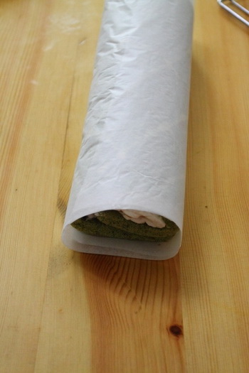 抹茶黄<a href=/shicai/guopin/Tao/index.html target=_blank><u>桃</u></a>蛋糕卷步骤16