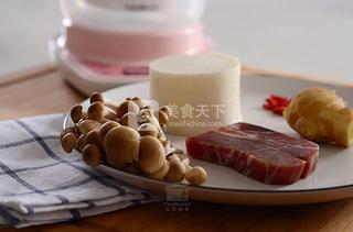 <a href=/shicai/shucai/LuoBo/index.html target=_blank><u>萝卜</u></a>菌菇汤