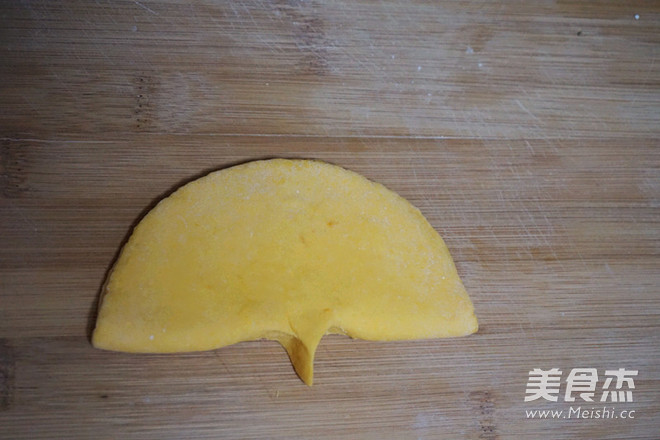 黄金<a href=/shicai/shucai/HeYe/index.html target=_blank><u>荷叶</u></a>饼的做法