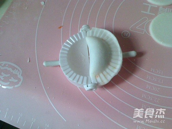 <a href=/shicai/shucai/JiuCai/index.html target=_blank><u>韭菜</u></a>蒸饺的做法