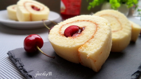 <a href=zt/qifengdg target=_blank><u>戚风蛋糕</u></a>卷怎么做