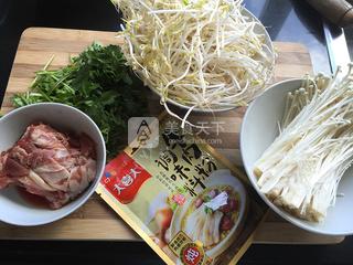 金针菇<a href=/shicai/rouqin/FeiNiu/index.html target=_blank><u>肥牛</u></a>汤