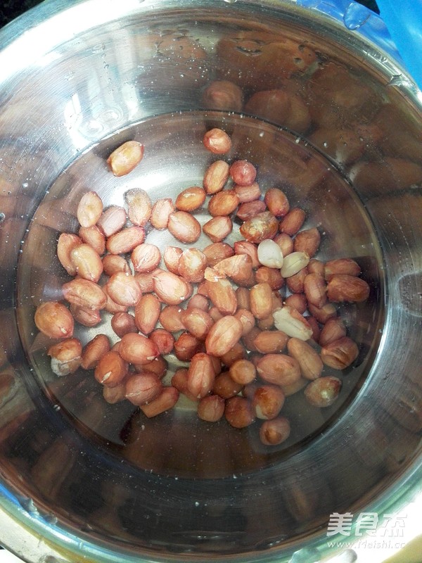 <a href=/shicai/shucai/LianOu/index.html target=_blank><u>莲<a href=/shicai/shucai/Ou/index.html target=_blank><u>藕</u></a></u></a><a href=/shicai/guopin/HuaSheng/index.html target=_blank><u>花生</u></a>素汤的做法