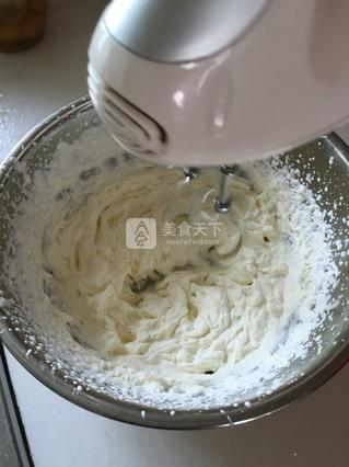 核<a href=/shicai/guopin/Tao/index.html target=_blank><u>桃</u></a>果仁蛋糕卷