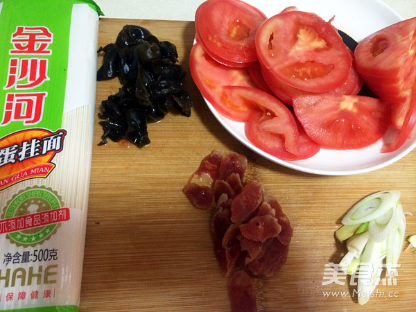 <a href=/shicai/shucai/XiHongShi/index.html target=_blank><u>西红柿</u></a>大虾混汤面的做法