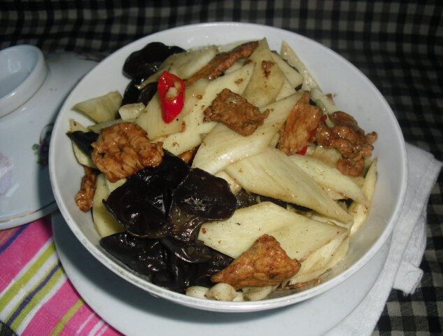 黑<a href=/shicai/shucai/MuEr/index.html target=_blank><u>木耳</u></a><a href=/shicai/shucai/JiaoBai/index.html target=_blank><u>茭白</u></a>炒肉怎么做？