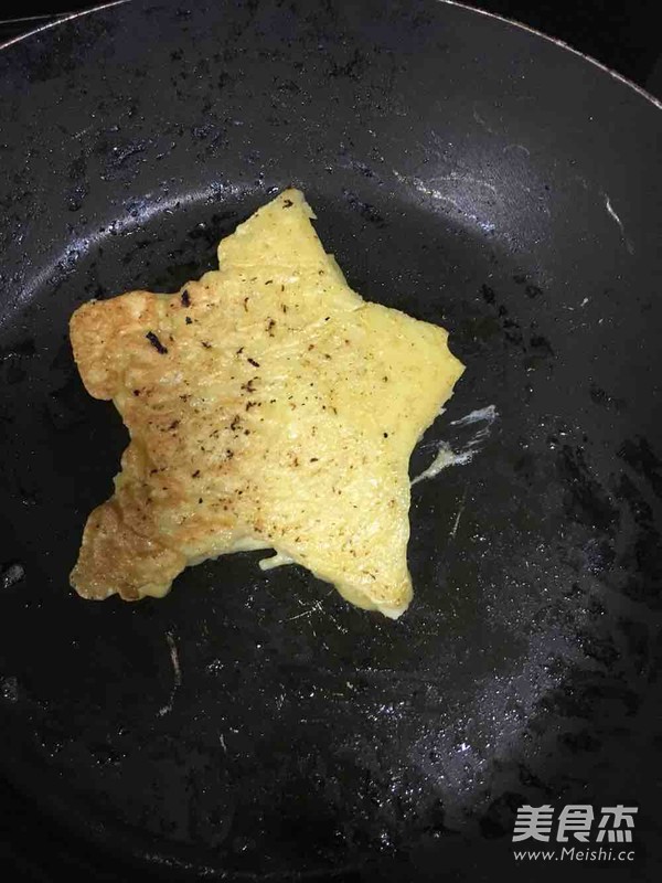 <a href=/shicai/shucai/TuDou/index.html target=_blank><u>土豆</u></a><a href=/shicai/rouqin/JiDan/index.html target=_blank><u>鸡蛋</u></a>饼的做法