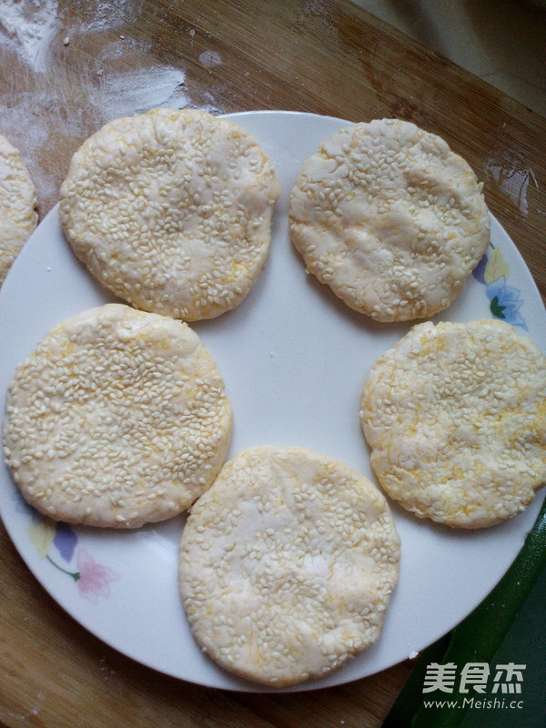 <a href=/shicai/shucai/NanGua/index.html target=_blank><u>南瓜</u></a>饼的做法