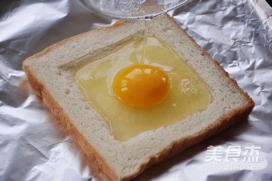 <a href=/shicai/rouqin/JiDan/index.html target=_blank><u>鸡蛋</u></a><a href=/shicai/mimian/ZhiShi/index.html target=_blank><u>芝士</u></a>烤<a href=/shicai/mimian/TuSi/index.html target=_blank><u>吐司</u></a>的做法