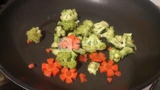 芝加哥酱<a href=/shicai/shuichanpin/YouYu/index.html target=_blank><u>鱿鱼</u></a>烩二菇