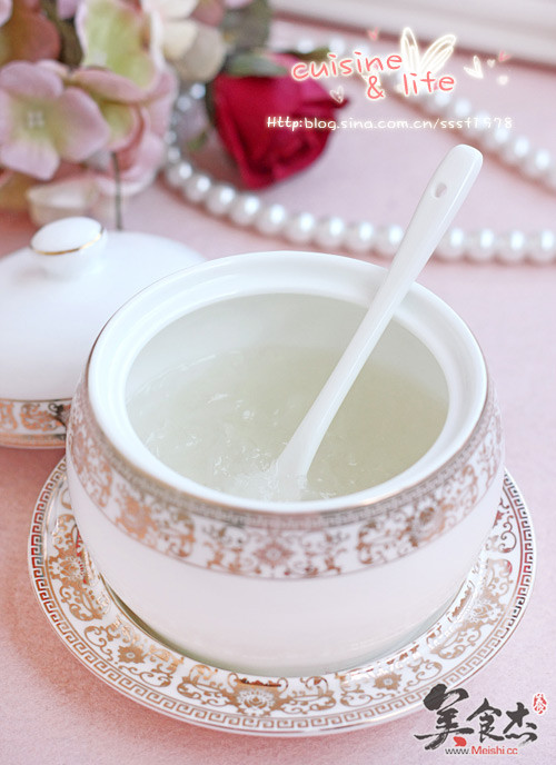 冰糖炖<a href=/shicai/yaoshi/YaWo/index.html target=_blank><u>燕窝</u></a>Ip.jpg