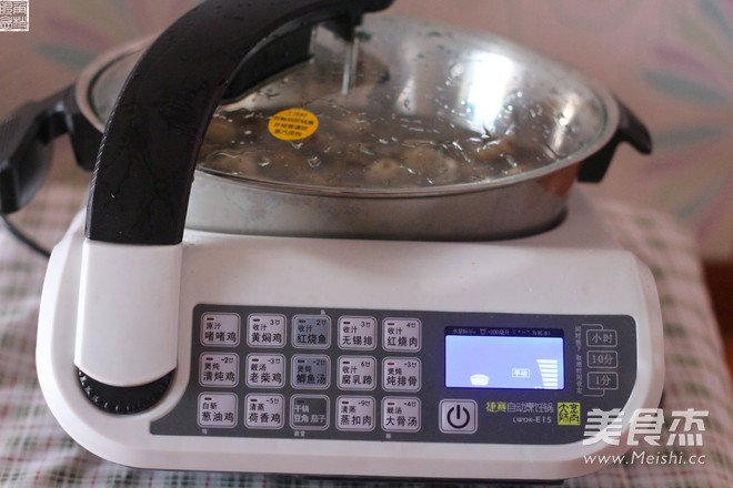 卤<a href=/shicai/rouqin/AnChun/index.html target=_blank><u>鹌鹑</u></a>蛋的做法