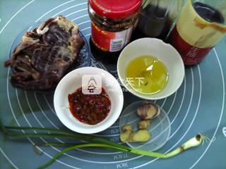 香辣<a href=/shicai/shucai/XiangGu/index.html target=_blank><u>香菇</u></a><a href=/shicai/rouqin/NiuRou/index.html target=_blank><u>牛肉</u></a>酱