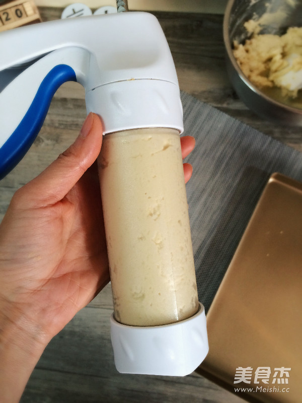 #香雪面粉#花式<a href=/shicai/guopin/NingMeng/index.html target=_blank><u>柠檬</u></a>曲奇的做法