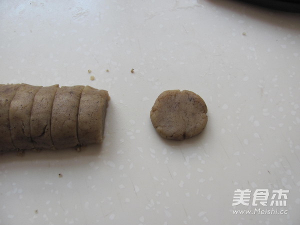 咖啡<a href=/shicai/guopin/HeiZhiMa/index.html target=_blank><u>黑<a href=/shicai/guopin/ZhiMa/index.html target=_blank><u>芝麻</u></a></u></a>酥球的做法