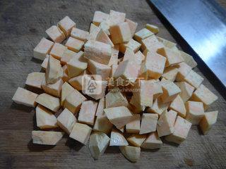 <a href=/shicai/guopin/GuiYuan/index.html target=_blank><u>桂圆</u></a>番薯汤