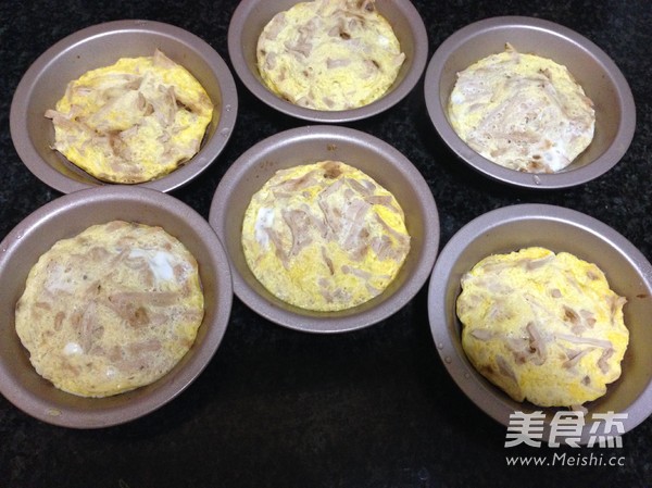 酱拌手撕肉<a href=/shicai/rouqin/JiDan/index.html target=_blank><u>鸡蛋</u></a>饼汉堡的做法