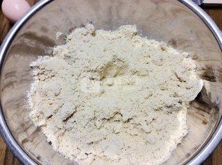 <a href=/shicai/guopin/LanMei/index.html target=_blank><u>蓝莓</u></a>果干杂粮司康